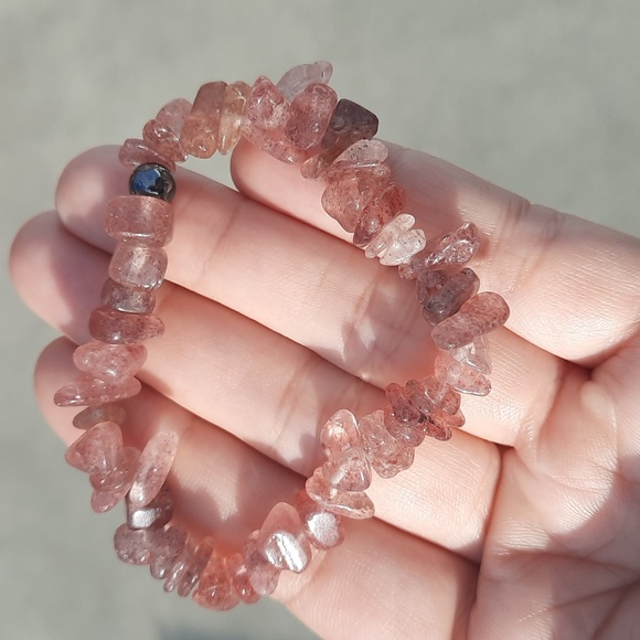 Hand Crafted Jewelry - Strawberry quartz chipped stone bracelet